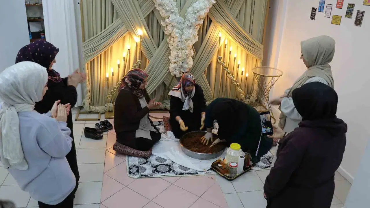 Erkeklerin kahvehanesi varsa kadınların da burası var: Anneler Günü’nde gönüllerince eğlendiler