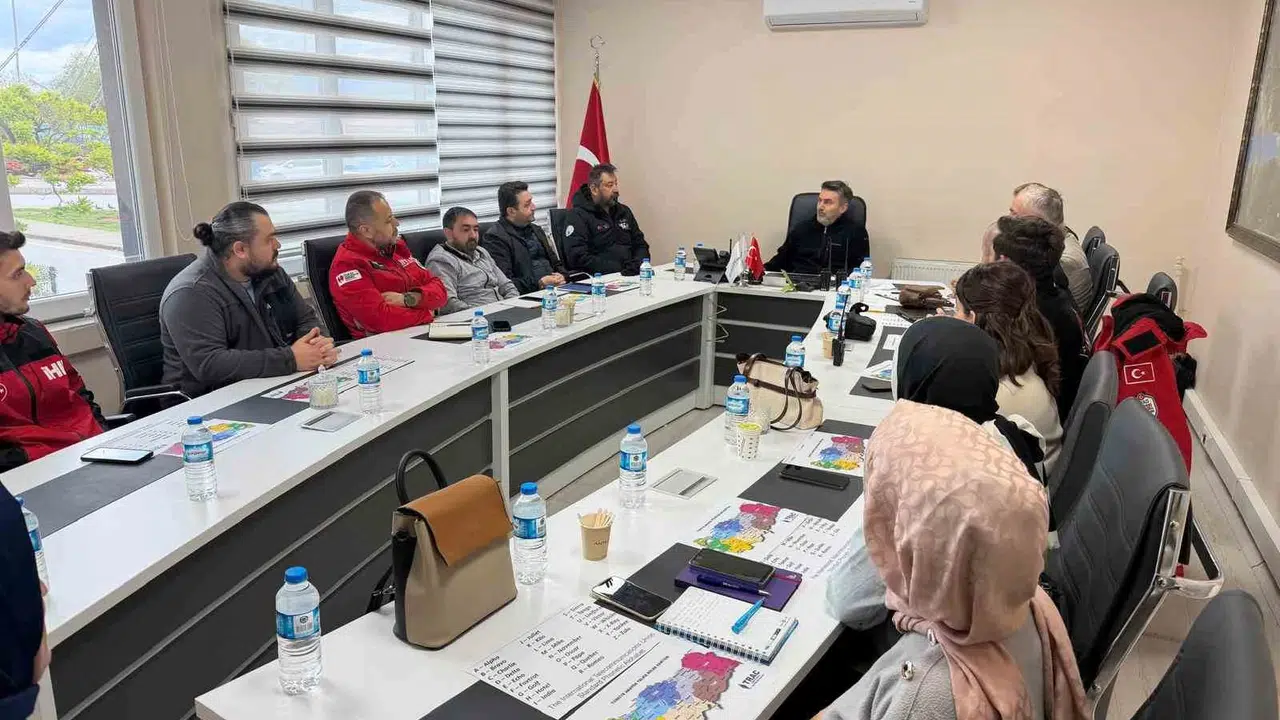 Afet anında telsiz hayati önem taşıyor: Kocaeli'de gönüllüler sahaya hazırlanıyor