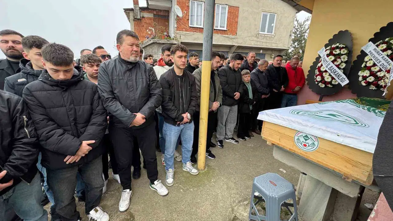 Kavgayı ayırmak isterken canından oldu: 18 yaşındaki Utku Konak gözyaşlarıyla uğurlandı
