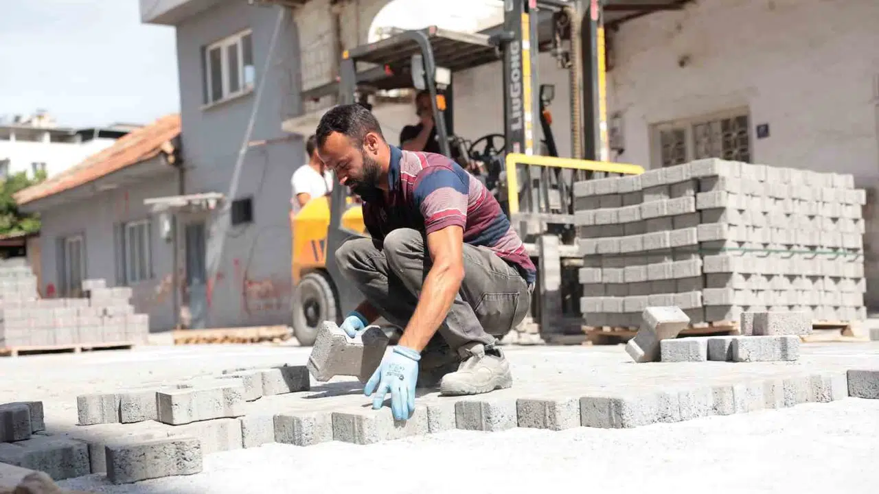 İncirliova’da bayram mesaisi: Yollar yepyeni bir görünüme kavuşuyor