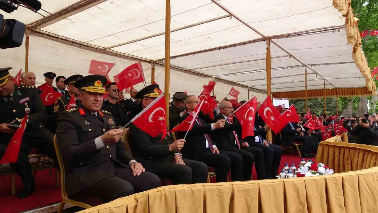Malatya’da 19 Mayıs ruhu meydanlara taştı: Gençlik geleceğe umutla yürüyor