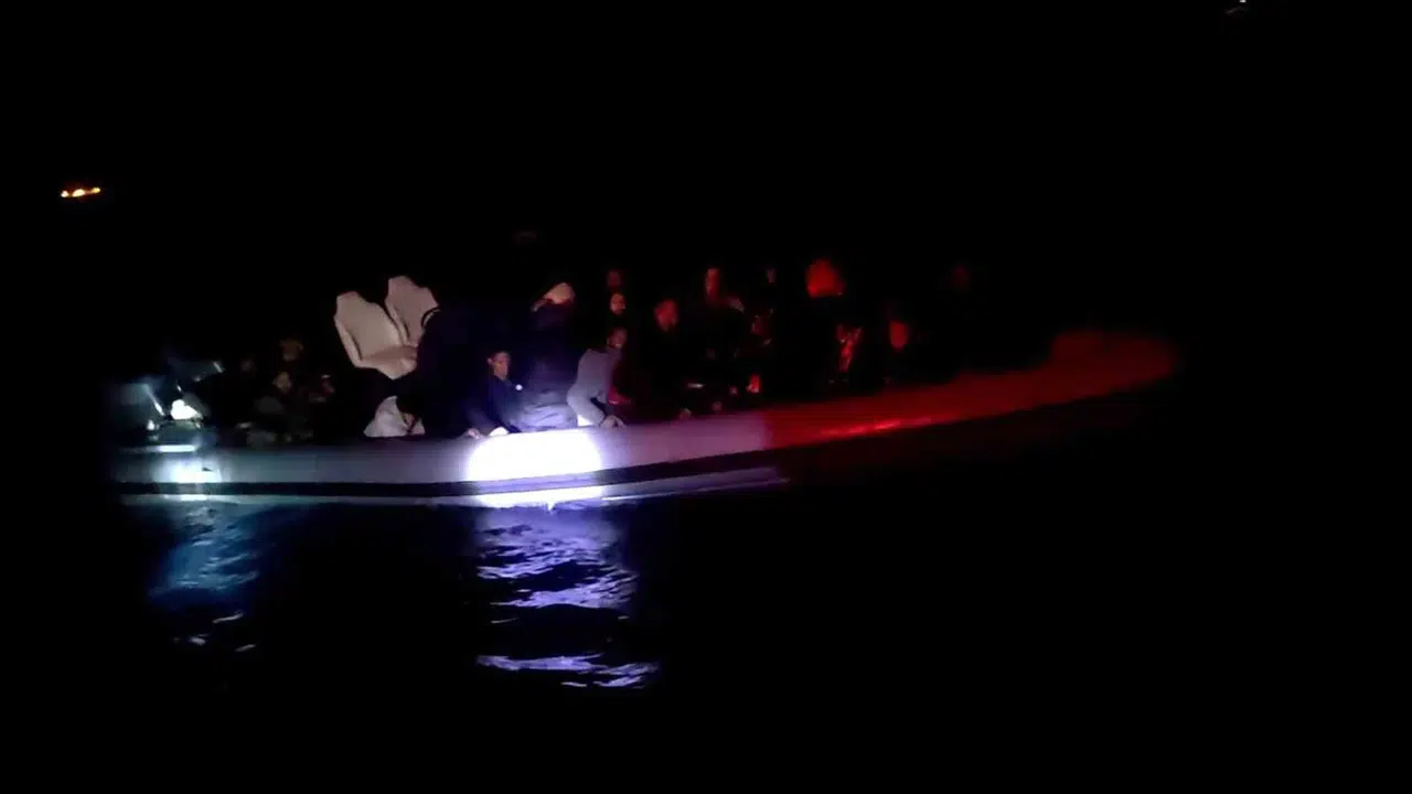 Ege’nin sularında ölümle burun buruna geldiler: Sahil Güvenlik ekipleri zamanla yarıştı