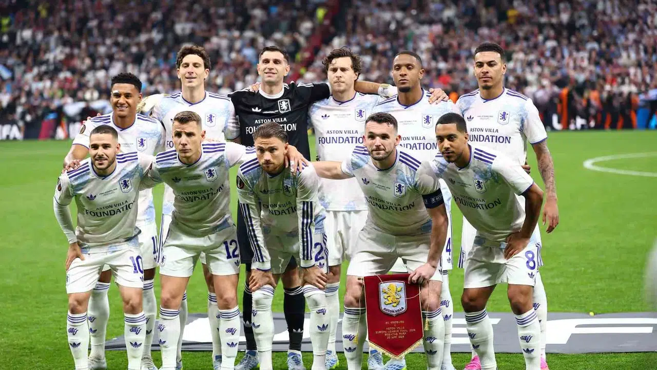 İstanbul'da İngiliz rüzgarı: Aston Villa 24 yıllık kupa hasretine Beşiktaş Park'ta son verdi