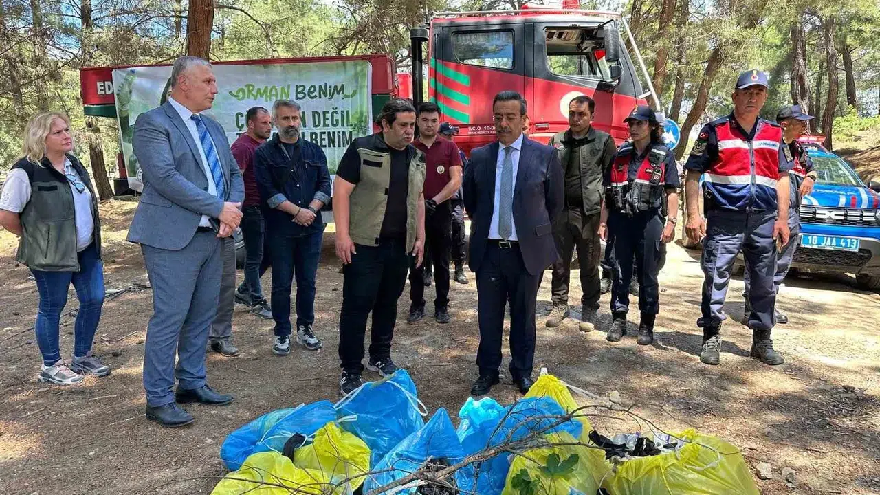 Gelecek nesillere yeşil bir miras: Küçük çevreciler ormanları yangın riskinden arındırdı