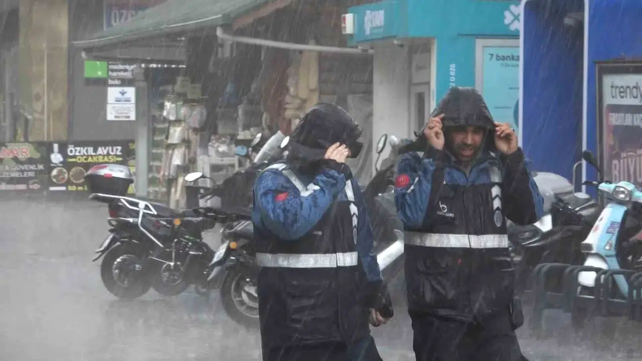 Bolu'da güneşli hava yerini kabusa bıraktı: Vatandaşlar neye uğradığını şaşırdı
