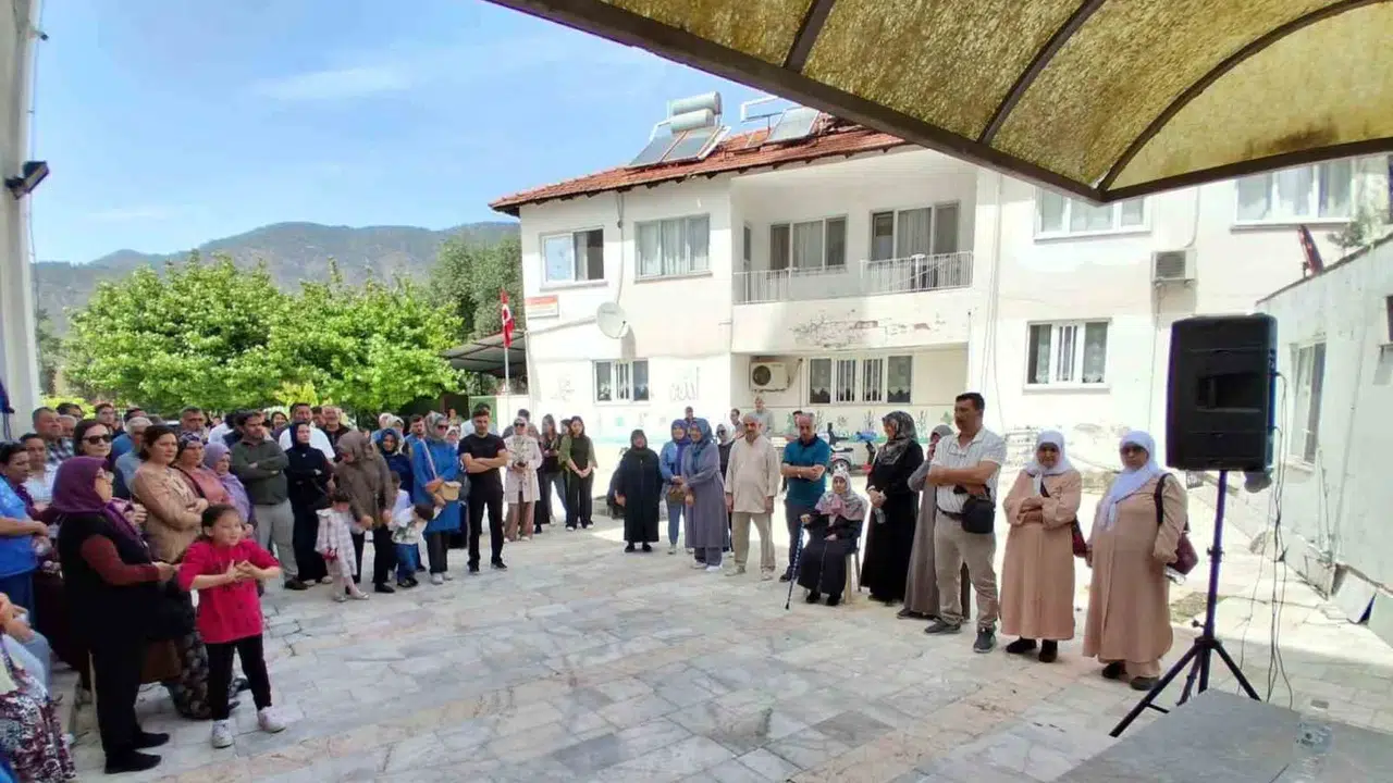 Kutsal topraklara gözyaşlarıyla uğurlandılar: Köyceğiz'de hac heyecanı