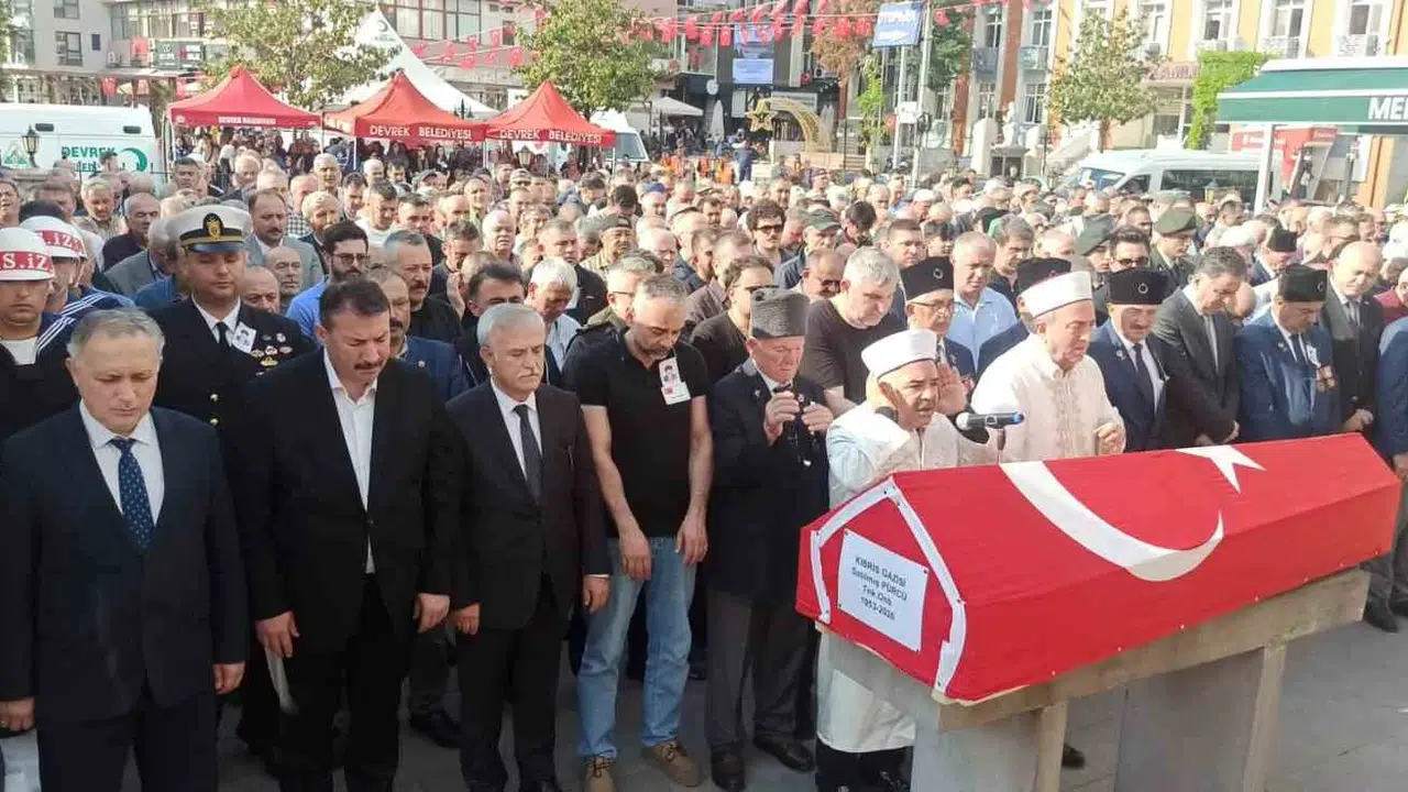 Devrek’te hüzünlü veda: Kıbrıs kahramanı Satılmış Pürcü askeri törenle defnedildi