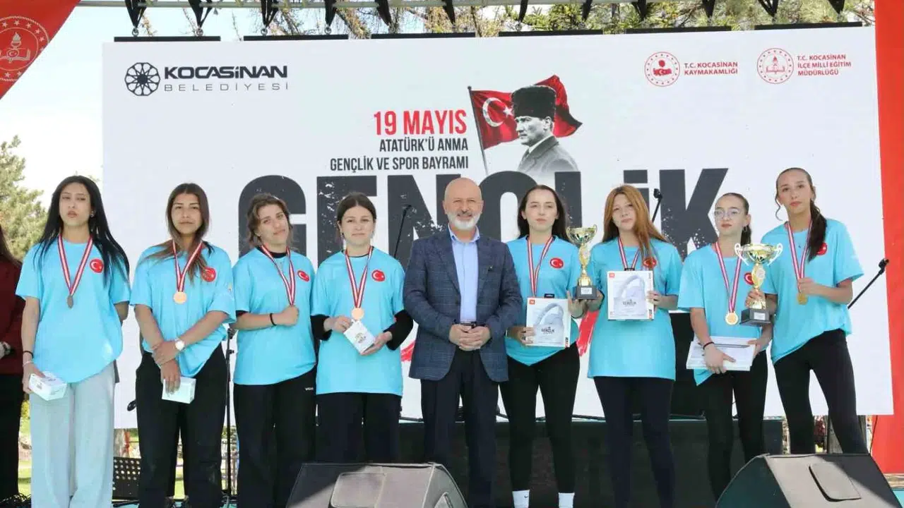 Kocasinan’da Gençlik Rüzgarı: Şölen Coşkusu Konserle Zirveye Taşındı