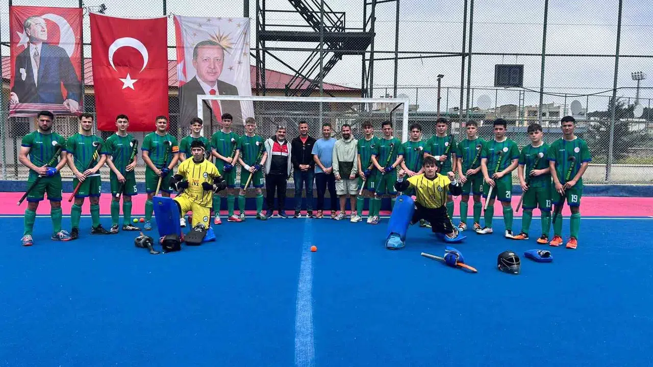 Rize’nin gururu oldular: Ardeşen Anadolu İmam Hatip Lisesi hokeyde Türkiye üçüncüsü