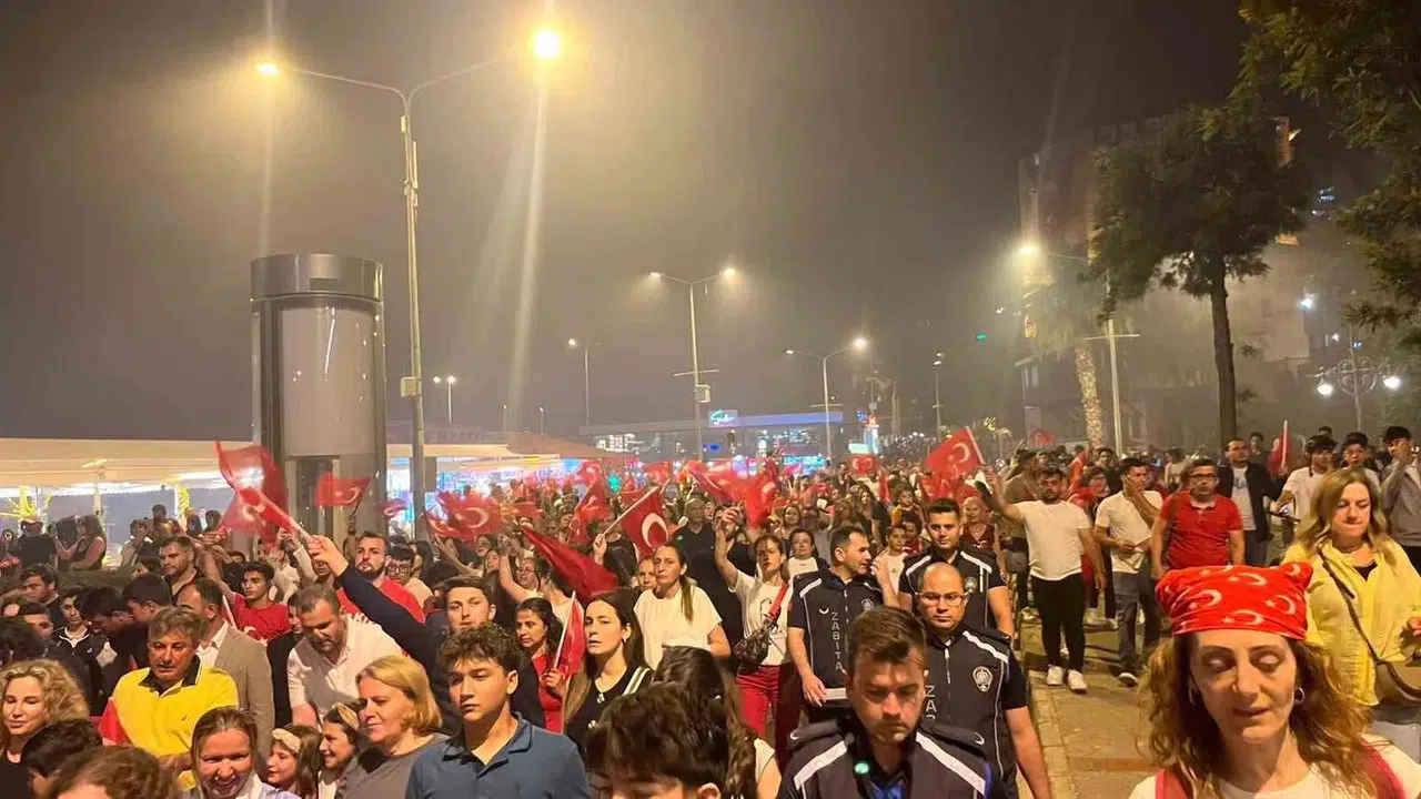 Alanya’da 19 Mayıs coşkusu: Ceza rüzgarı esti, fener alayı geceyi aydınlattı