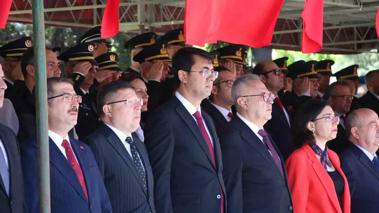 Uşak meydanlarında 19 Mayıs coşkusu: Gençler hünerlerini sergiledi