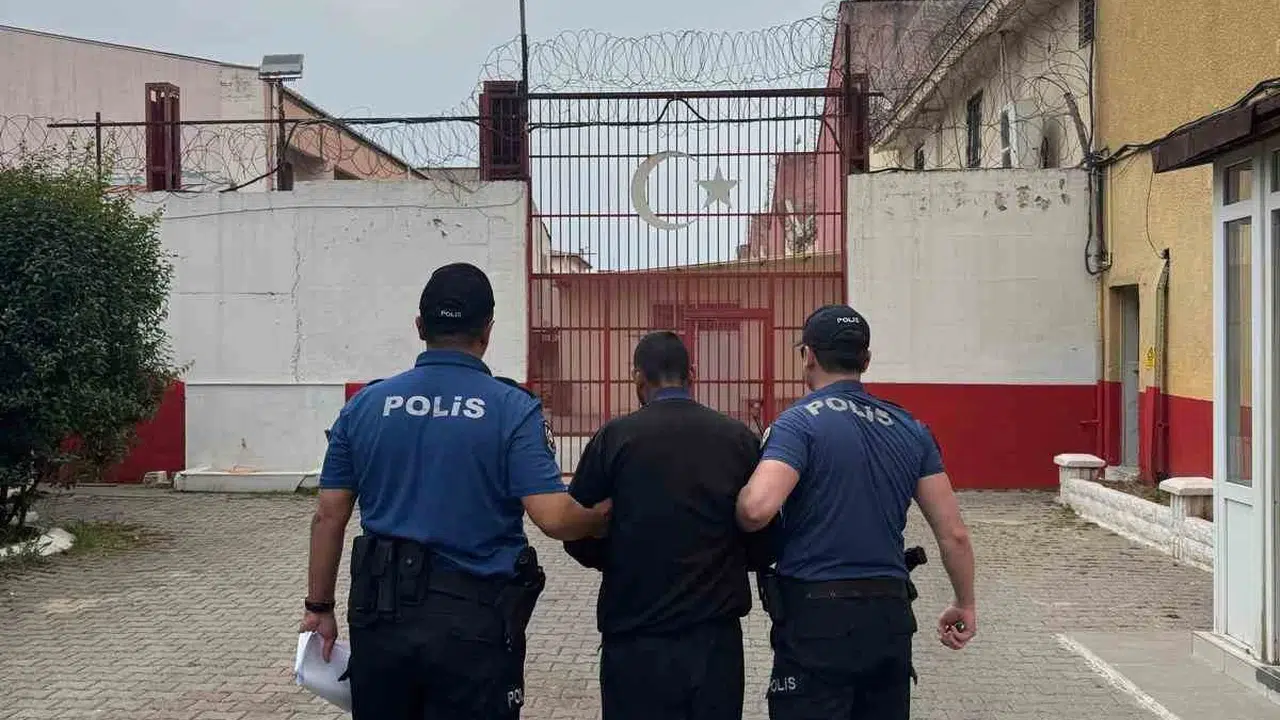 30 yıl hapis cezasıyla aranıyordu: Uygulama noktasında kıskıvrak yakalandı