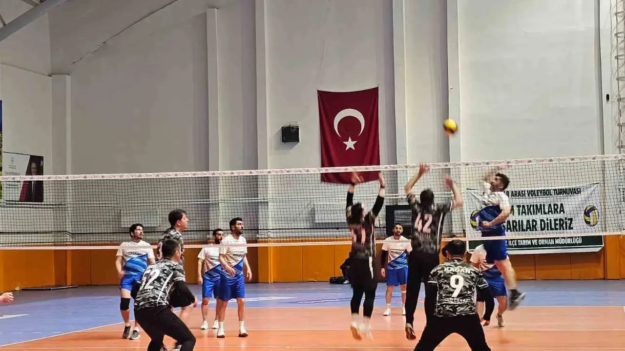 Filede nefes kesen final: Adilcevaz’da kupa Jandarma’nın ellerinde yükseldi