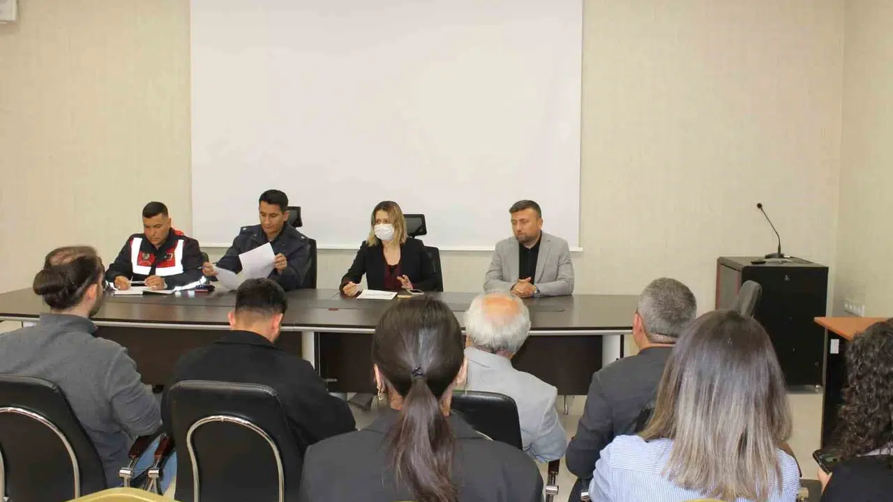 Altıntaş’ta eğitimde güvenlik zirvesi: Öğrencilerin huzuru için yeni yol haritası