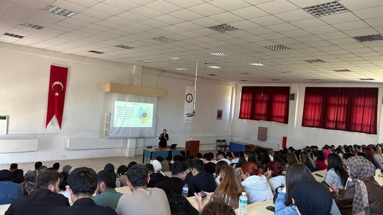 Gençlerin geleceğine rehberlik: Hisarcık MYO’da kapsamlı farkındalık eğitimi
