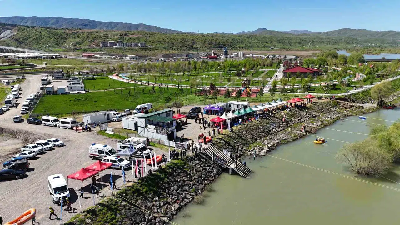 Bingöl’de Adrenalin Rüzgarı: 400 Genç Sporcu Murat Nehri’nde Buluştu