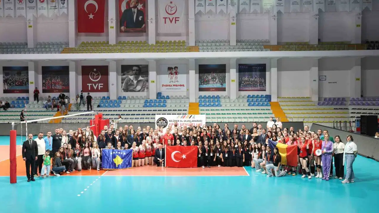 Sınırları aşan dostluk sahada zaferle taçlandı: Nilüfer’de şampiyonluk kupası ev sahibinin oldu