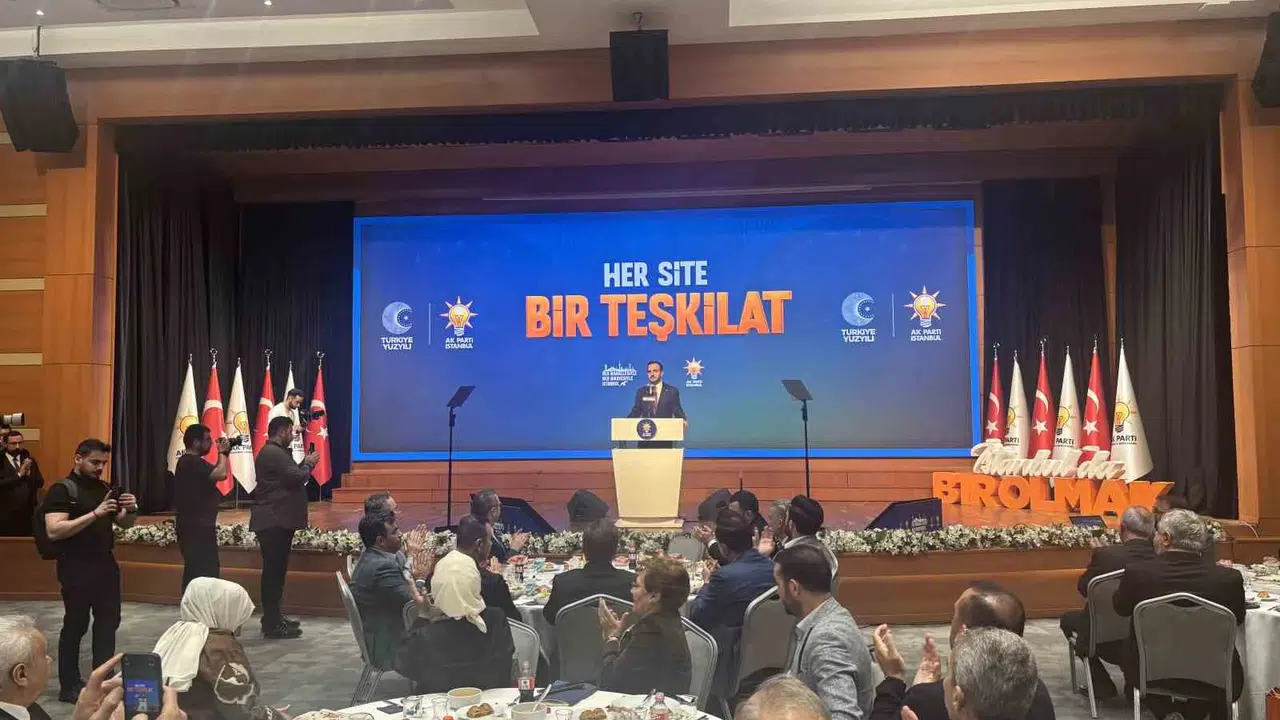 İstanbul’da yeni dönem: AK Parti’den dijital yalnızlığa karşı ‘site’ hamlesi