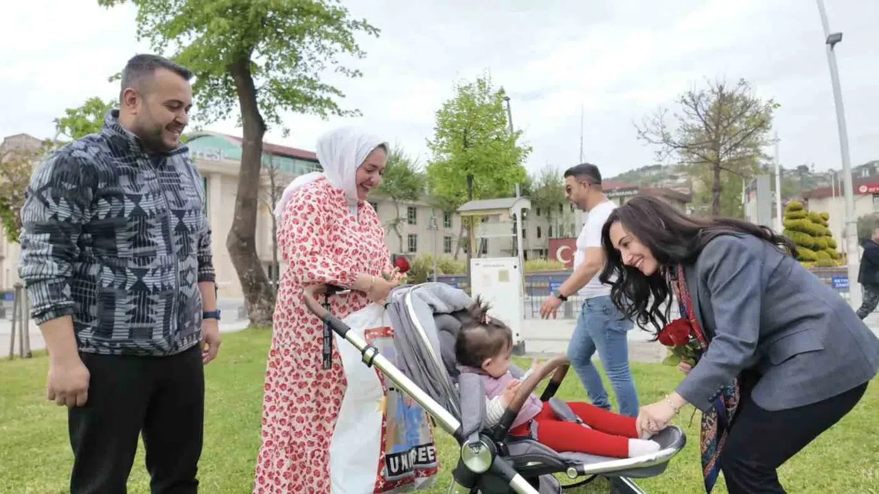 Hırkanı aldın mı?  diyen bir ses Beykoz sokaklarında yankılanıyor: Annelerin şefkati şehri sardı