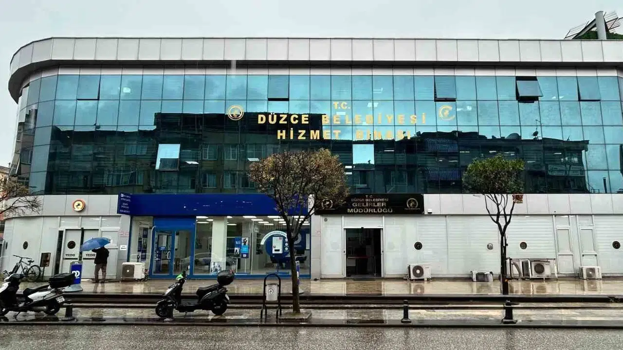 Düzce'de vergi ödemelerinde bayram mesaisi: Vezneler tatilde de hizmet verecek