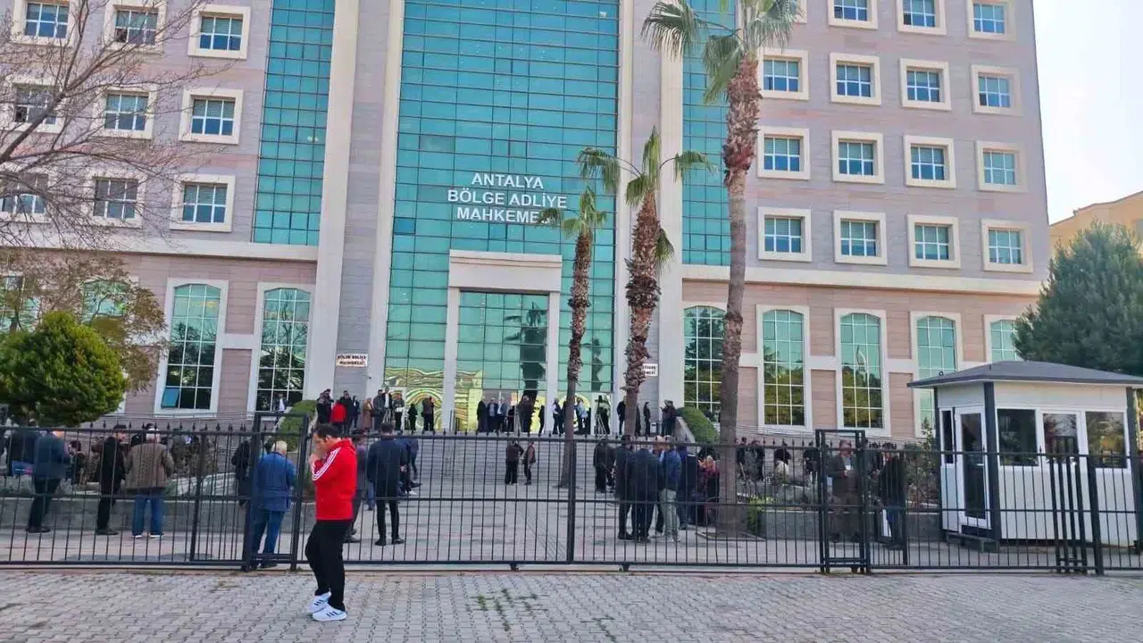 Antalya’da rüşvet ve yolsuzluk davası:  Destek vermezsen zarar görürsün  iddiası mahkemeye taşındı