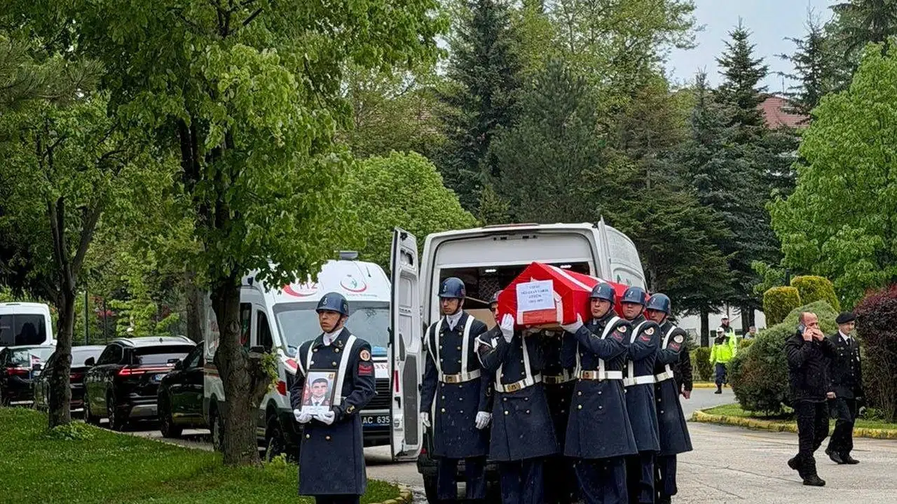 Görev başında gelen acı haber: 27 yaşındaki Üsteğmen Oğuzhan Varol son yolculuğuna uğurlandı