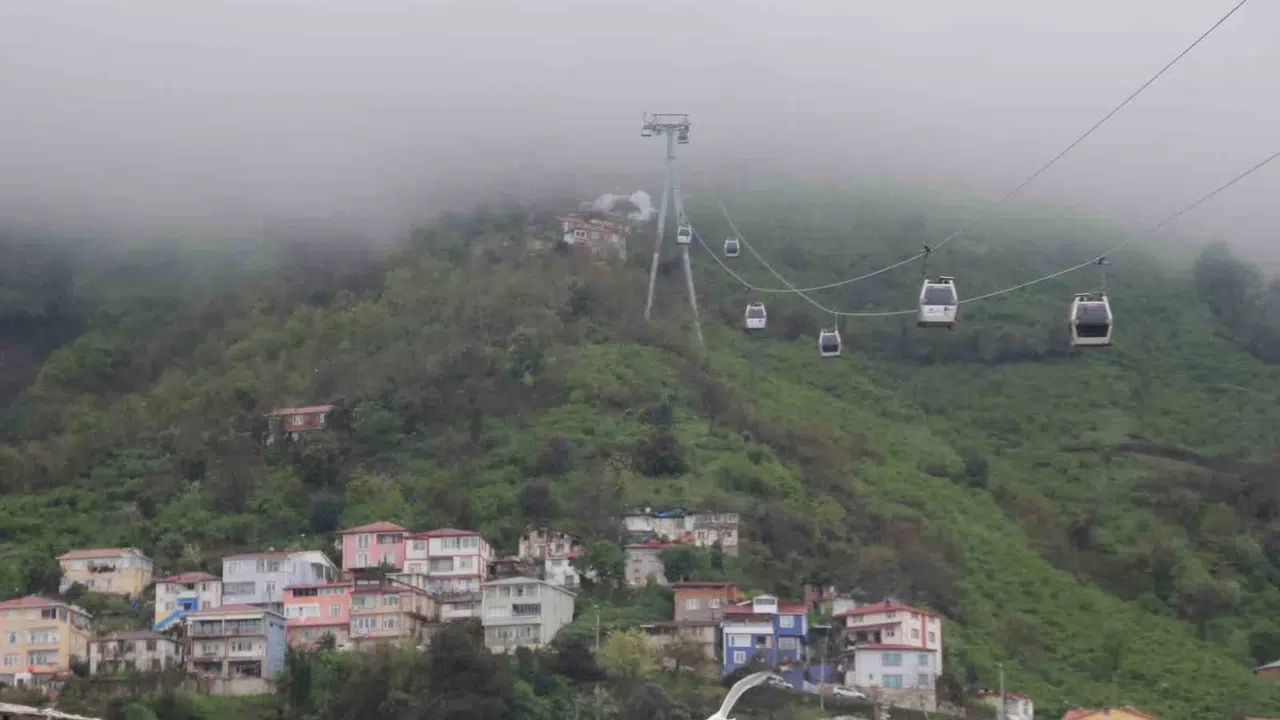 Ordu’nun zirvesinde masalsı manzara: Boztepe sis bulutlarının arasında kayboldu
