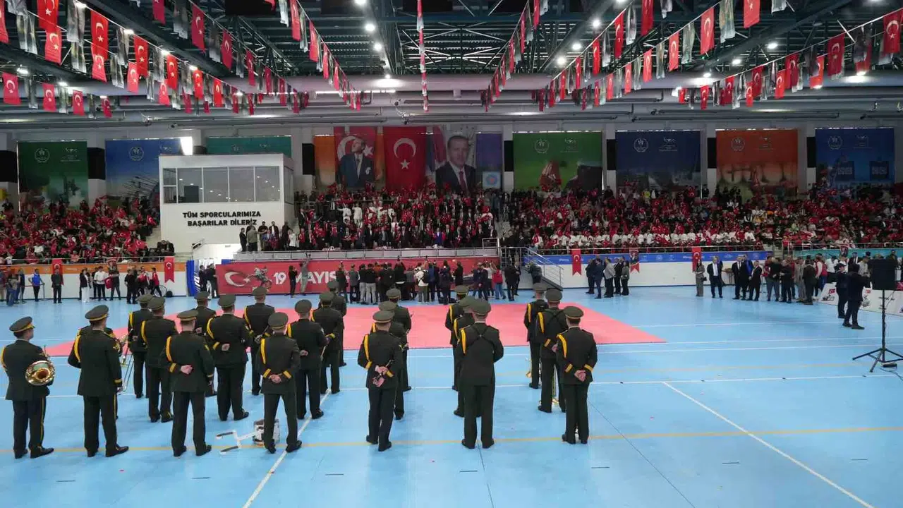 Kurtuluş ateşinin yakıldığı şehirde 107. yıl gururu: Samsun bayram yerine döndü