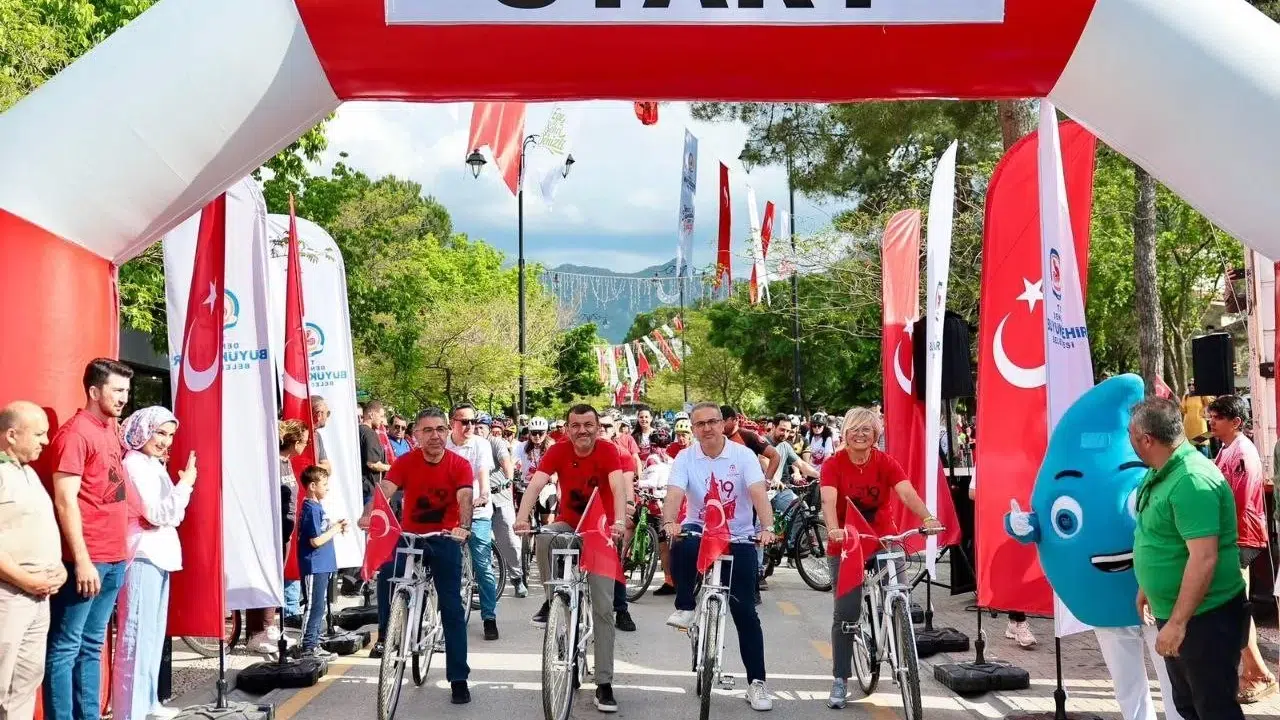 Denizli’de 19 Mayıs coşkusu: Binlerce pedal Cumhur…
