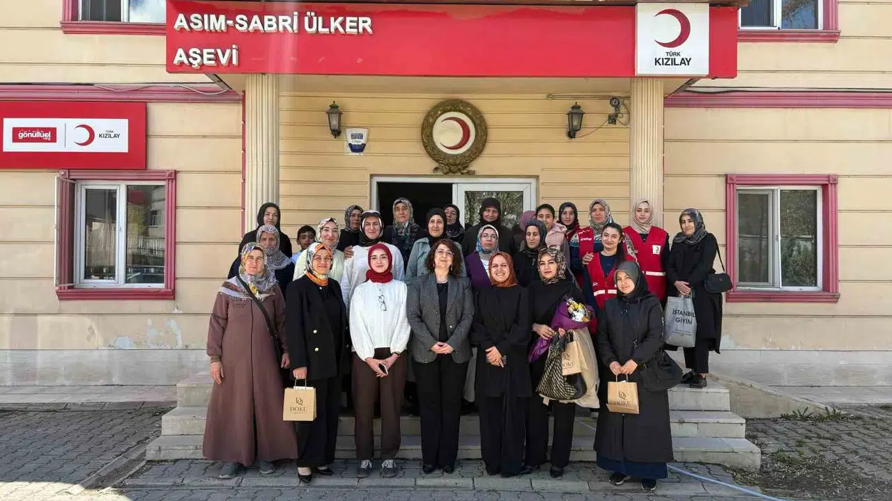 Ağrı’da fedakarlığın adı oldular: Kızılay, yaşam mücadelesi veren anneleri yalnız bırakmadı