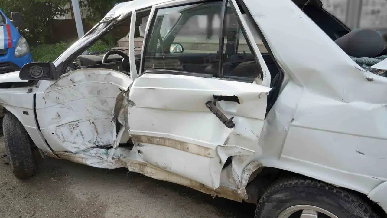Hastaneye giden araç kaza yaptı: Torununu görmeye gidiyordu, tır şoförü de fenalaştı