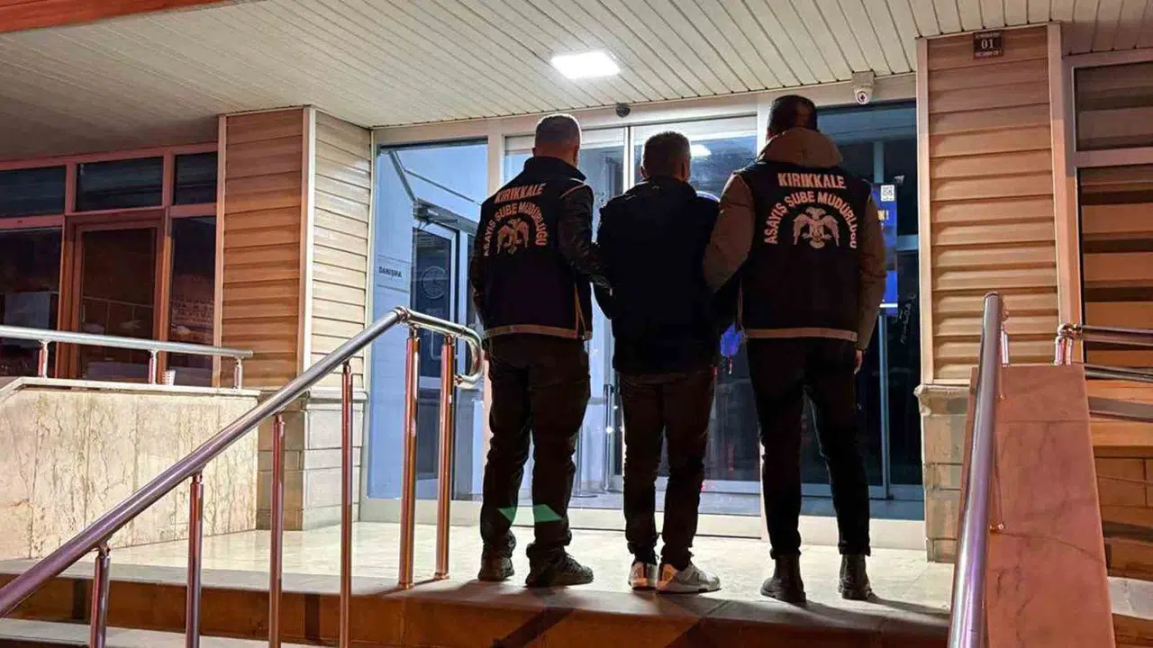 Kırıkkale’de zehir tacirlerine geçit yok: 10 yılı aşkın hapis cezası olan firari yakayı ele verdi