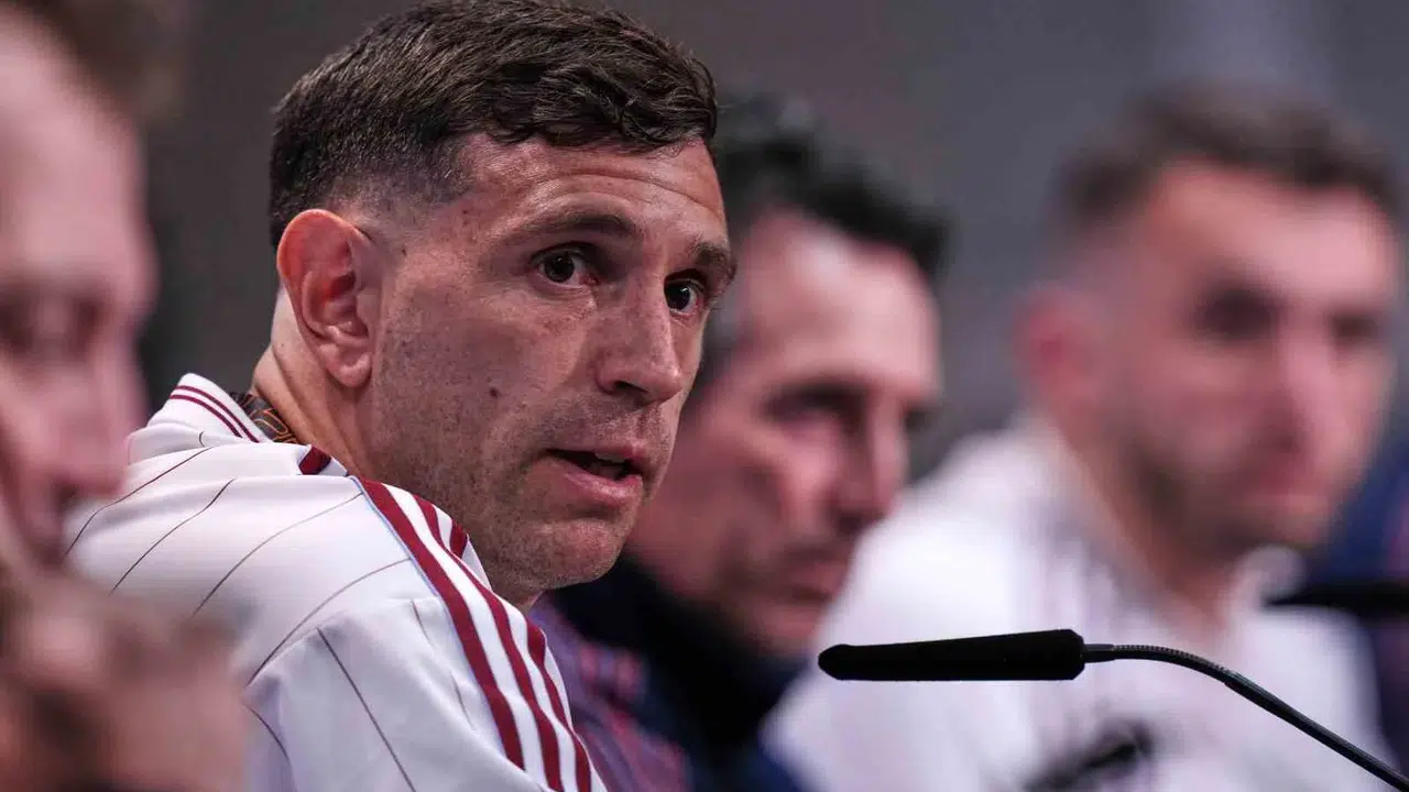 Emiliano Martinez'den final öncesi iddialı sözler: Villa taraftarı için kupayı getireceğim