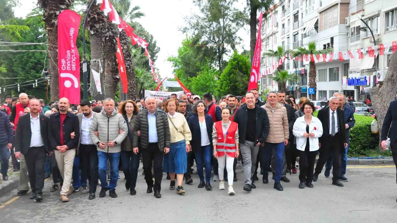 Manisa’da 1 Mayıs coşkusu: Meydanlar emek ve dayanışma sloganlarıyla yankılandı