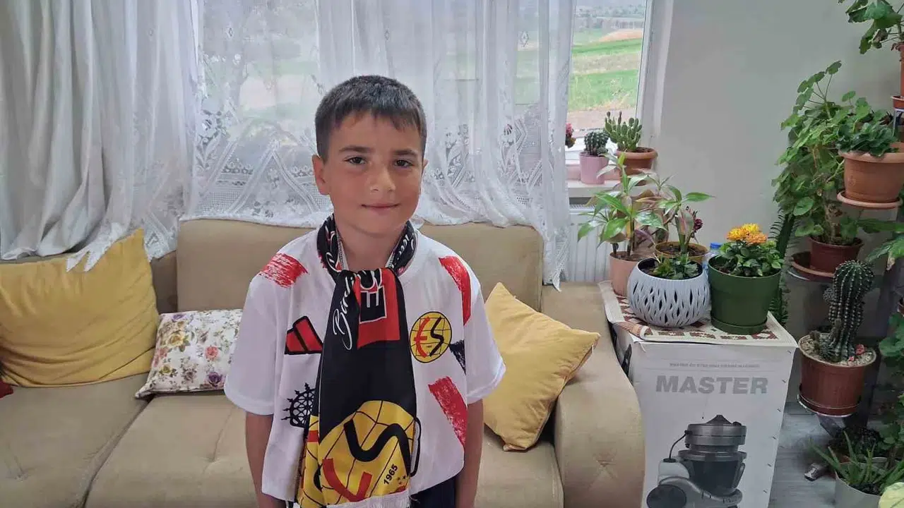 Eskişehirspor aşkı bilet engeline takıldı: Küçük Eren’in gözyaşları yürek burktu