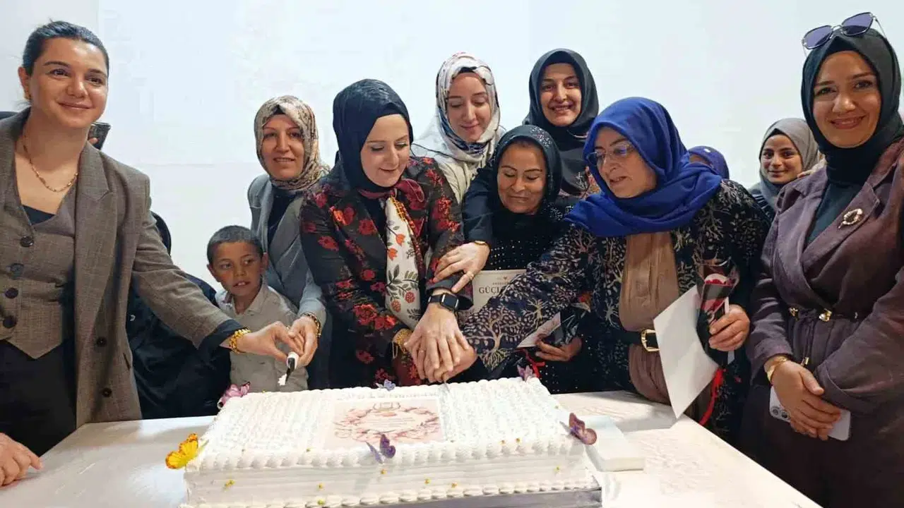 Şanlıurfa’da duygusal buluşma: Fedakar anneler için özel kutlama