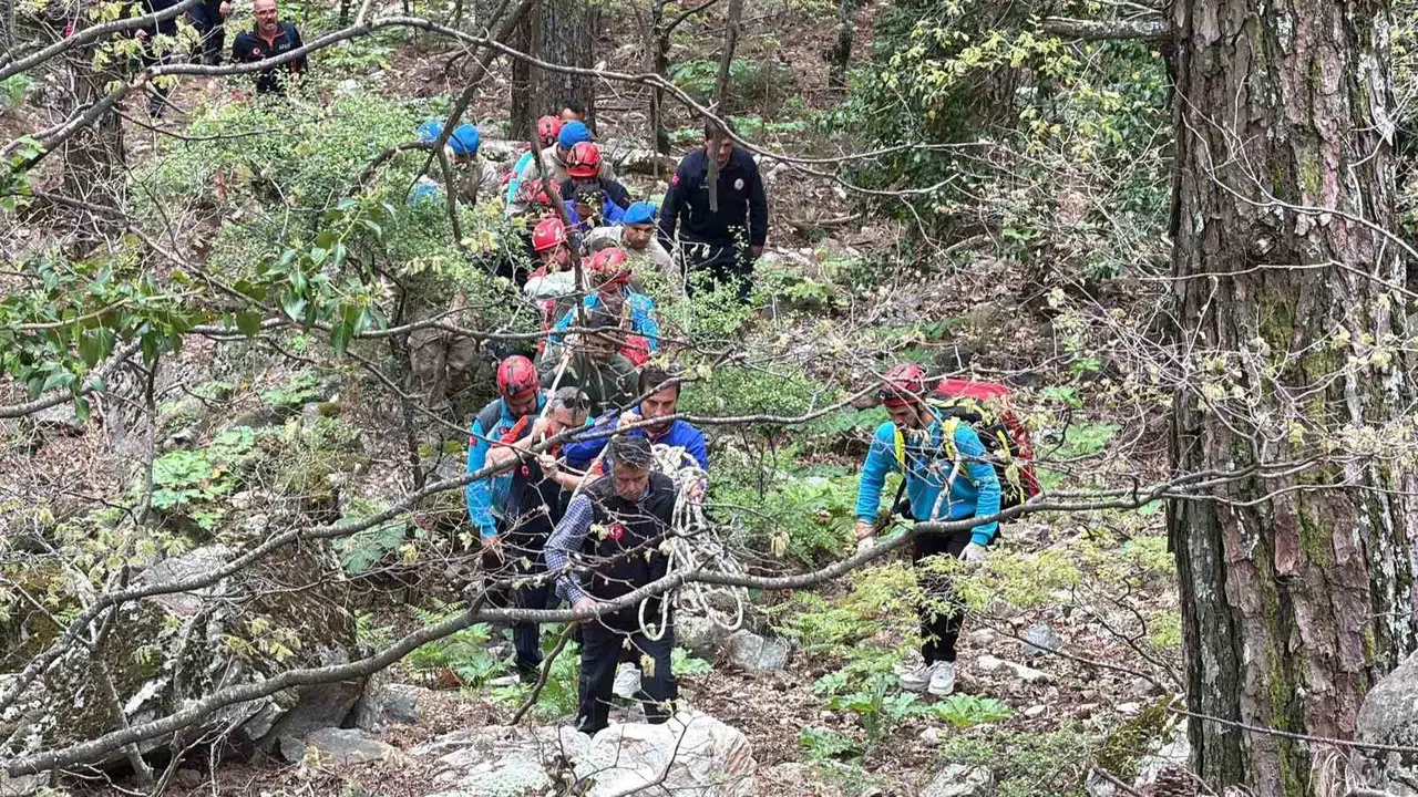 Kazdağları’nda acı son: Mantar toplarken düştüğü uçurumdan 100 kişilik ekip çıkardı