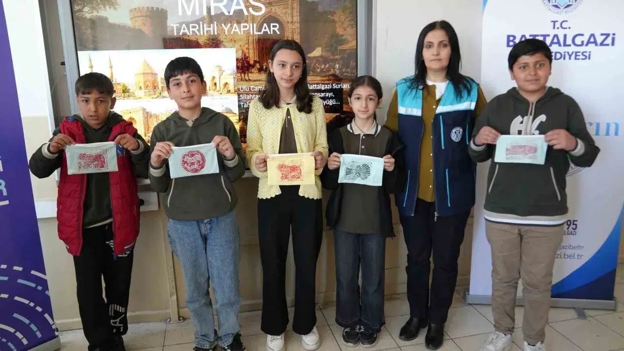 Battalgazi’nin küçük tarihçileri sahneye çıktı: Kadim miras sınıflara taşınıyor