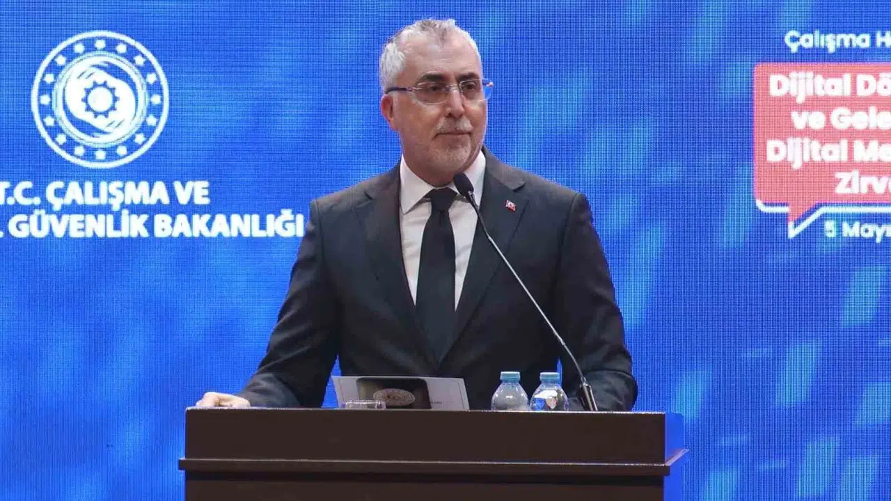 Bakan Işıkhan'dan dijital gelecek vizyonu: Teknolojinin efendisi değil, hizmetkarı olacağız