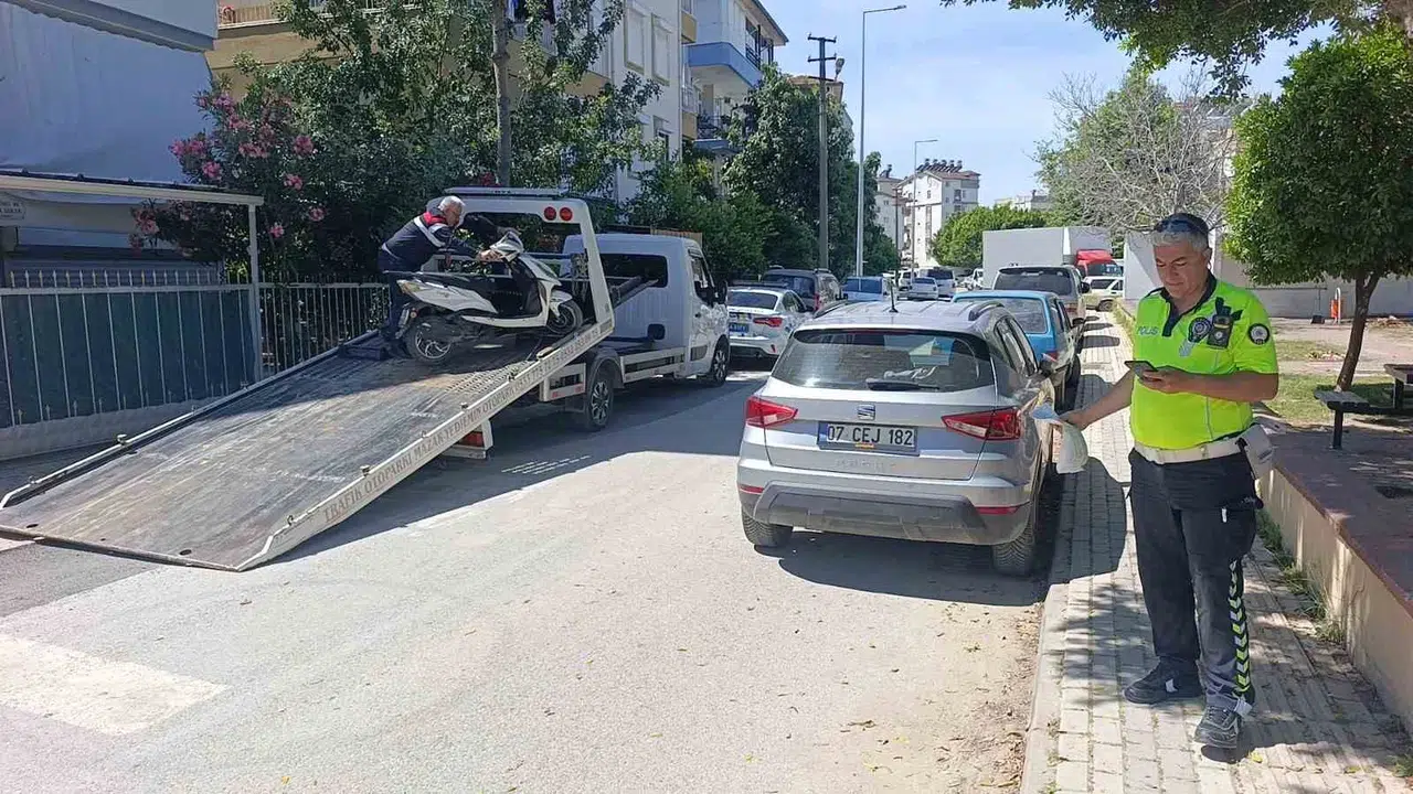 Okul önünde şov yapmaya kalktı: Faturası ağır oldu
