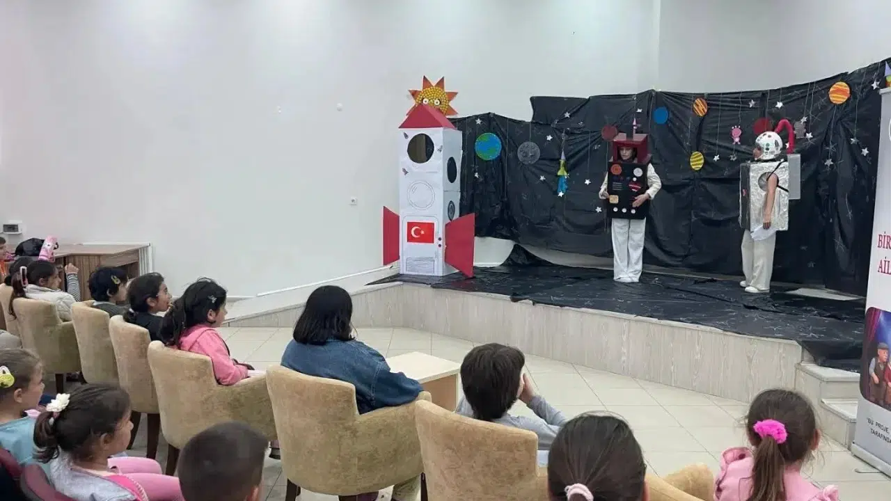 Sahne ışıkları aile değerleri için yandı: Ayancıklı gençler kuşakları buluşturdu
