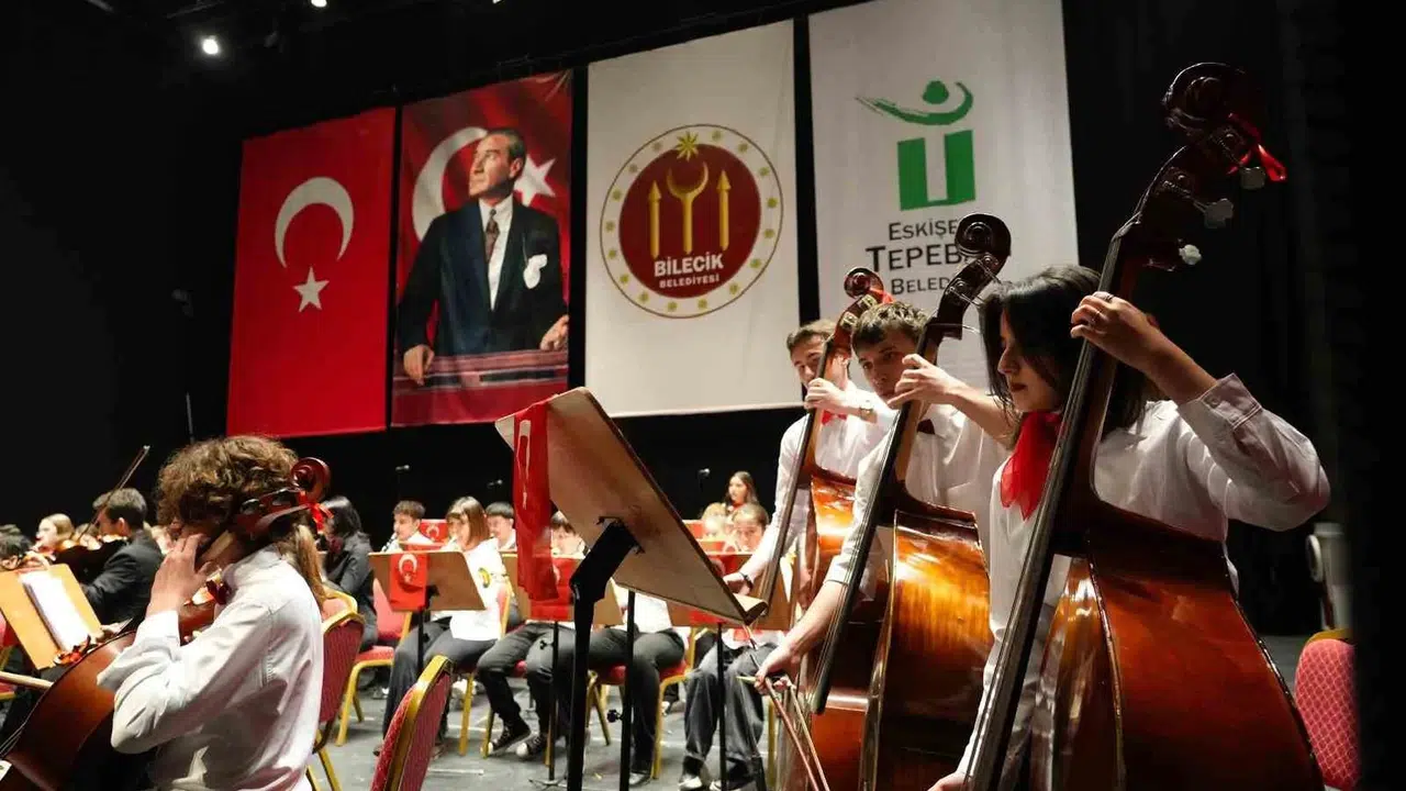 Sahne onların, gurur hepimizin: Küçük sanatçılar Bilecik’i büyüledi
