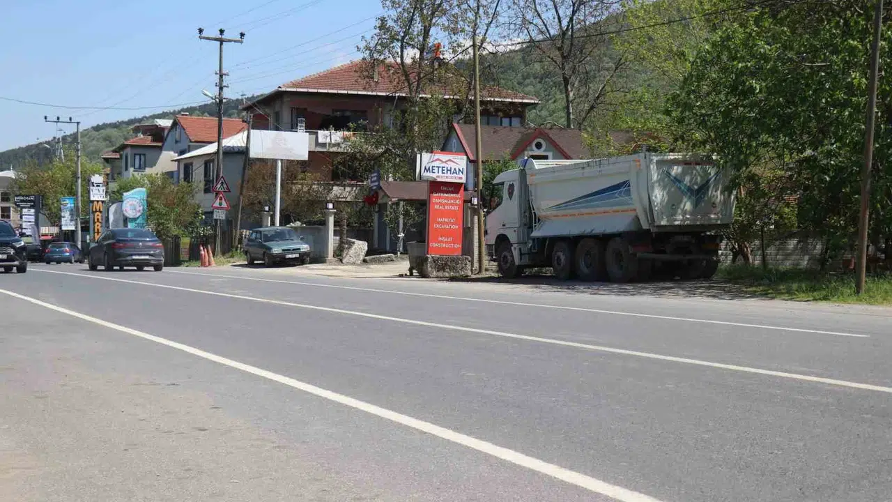 Sapanca’da sabah saatlerinde yürek yakan kaza: Çöp kamyonunun çarptığı genç kadın kurtarılamadı
