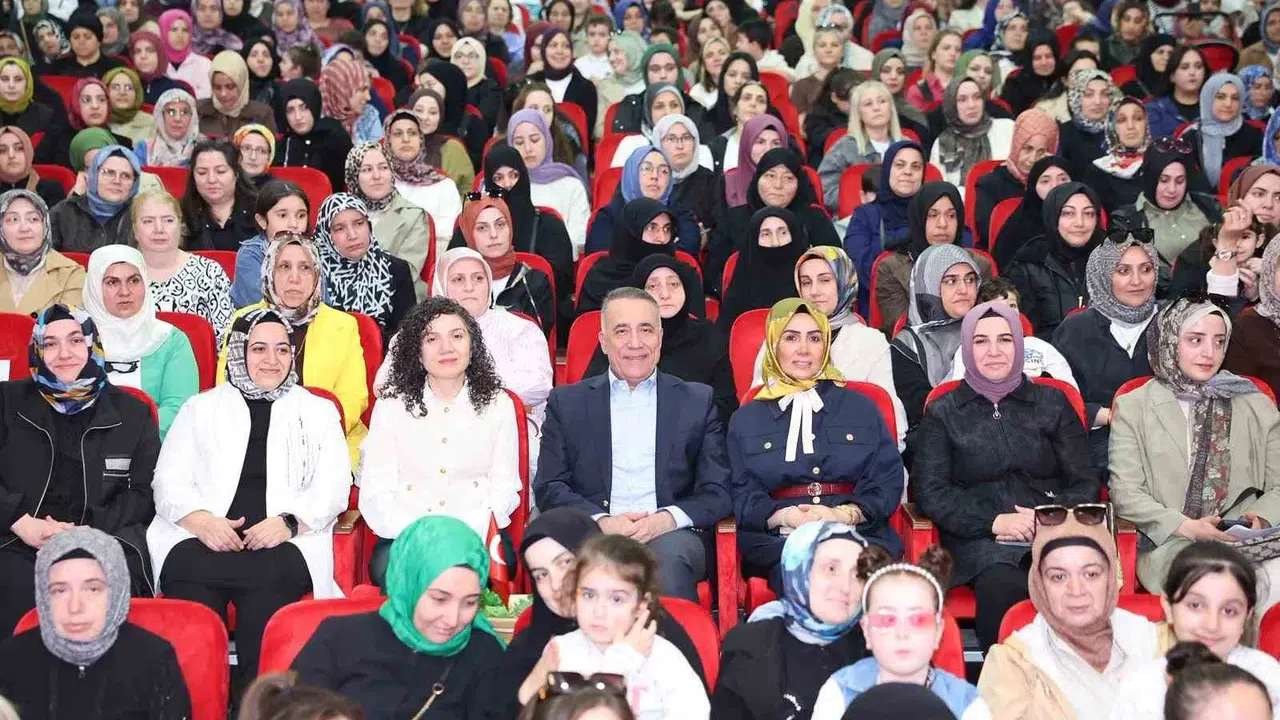 Sultangazi’de annelere duygusal dokunuş: Ninnilerle dünya değişti