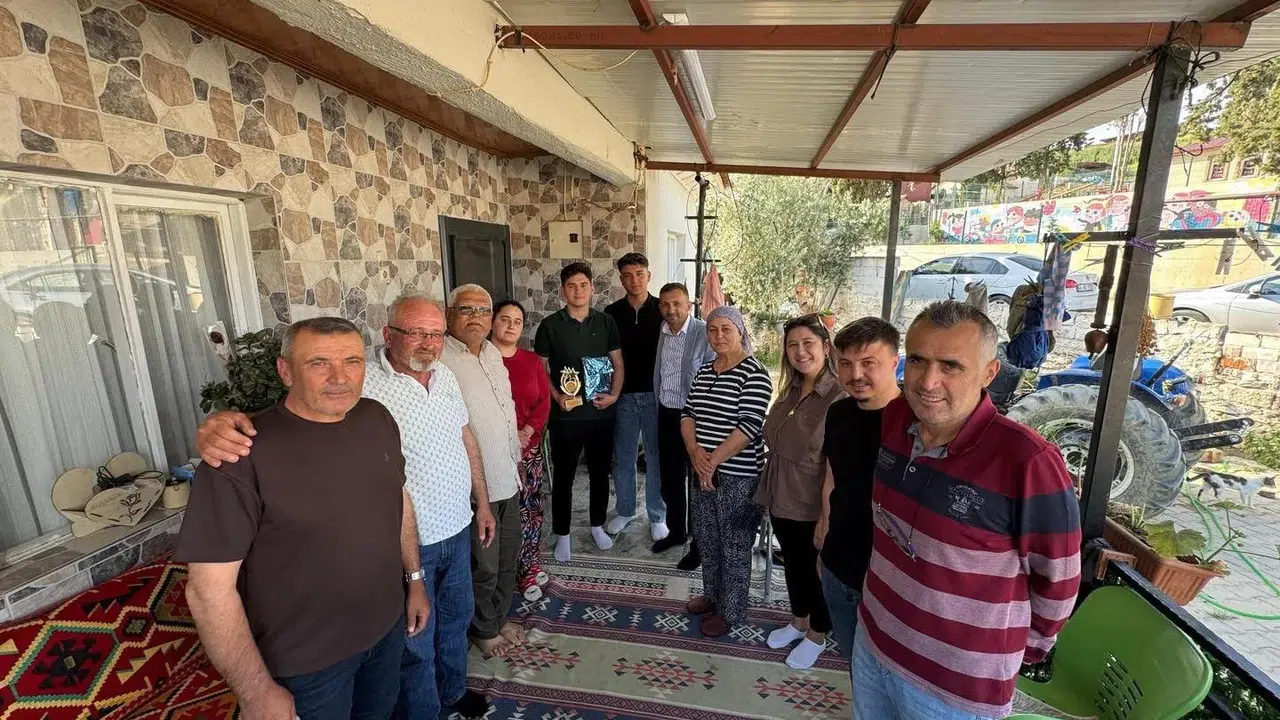 Manisa'nın gururu oldu: Şampiyon öğrenciye Ankara'dan özel davet