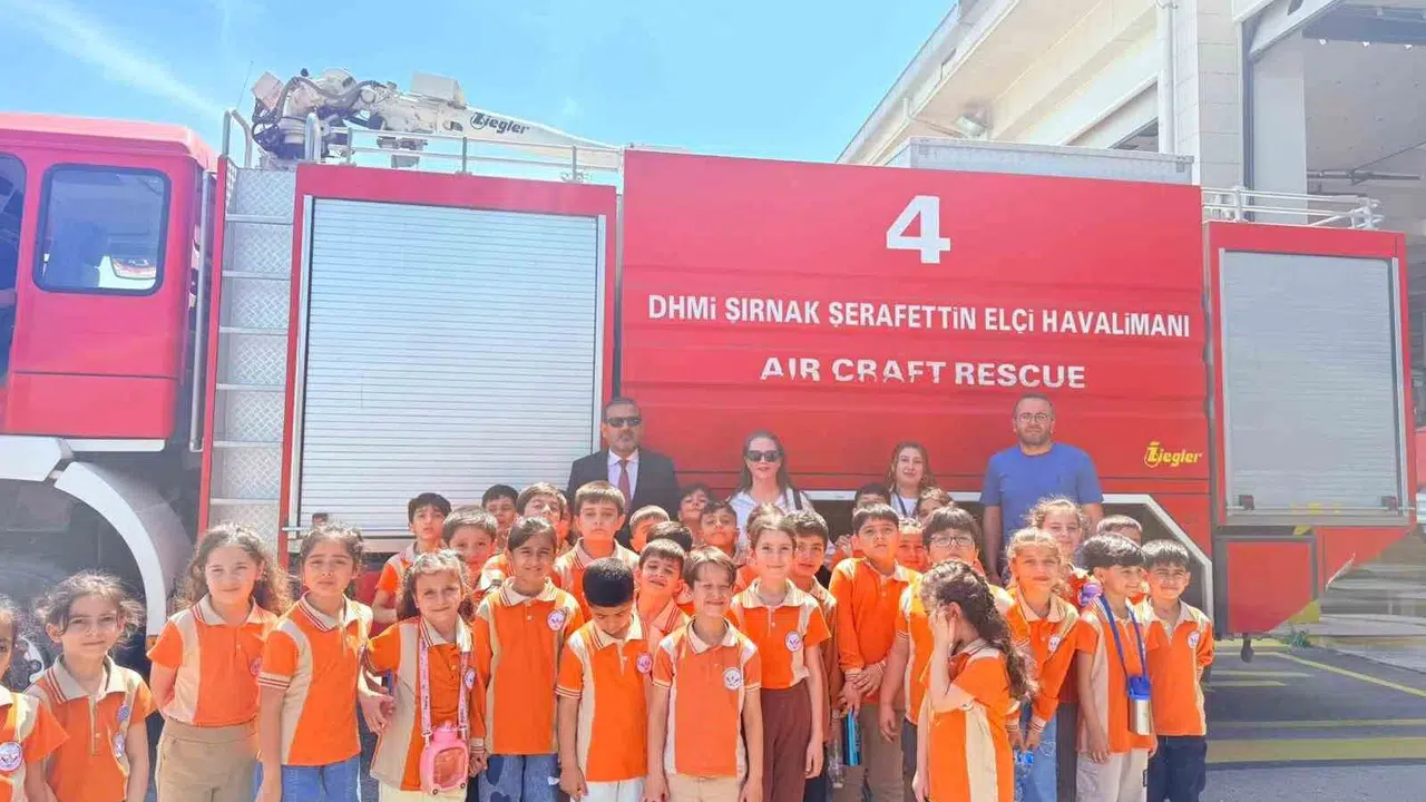 Geleceğin pilotları Şırnak’ta kanatlandı: Minik öğrencilerin havalimanı heyecanı