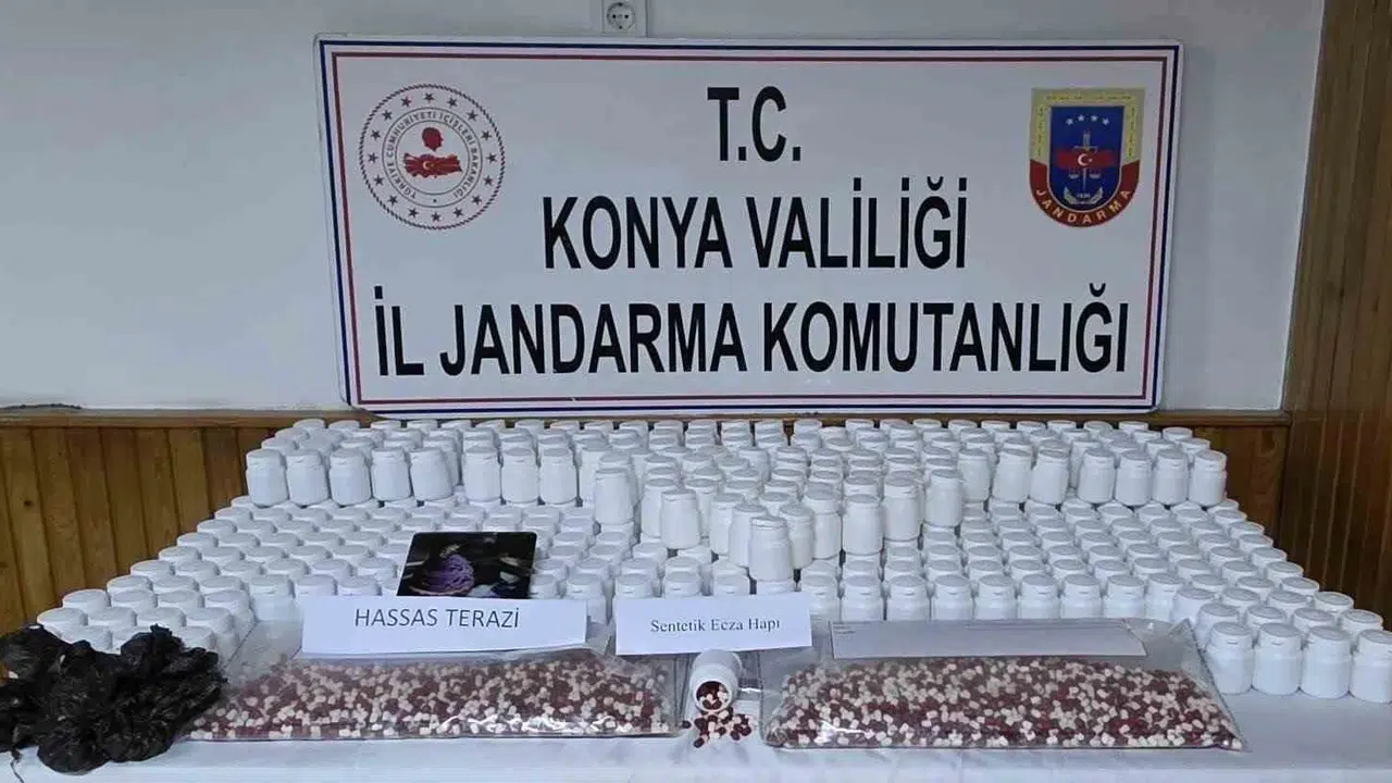 Konya’da zehir tacirlerine jandarma darbesi: Binlerce hap ele geçirildi