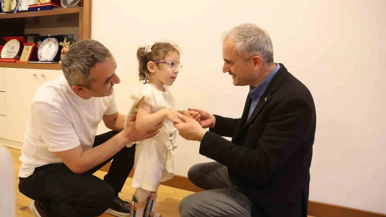 Plastik borulardan umut inşa etti: Minik Lina’nın kahramanı Çayırova Belediyesi oldu