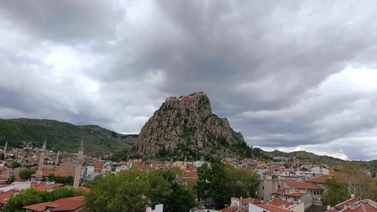 Afyonkarahisar’da şemsiyeleri hazırlayın: Yeni haftada yağmur ve serin hava etkili olacak