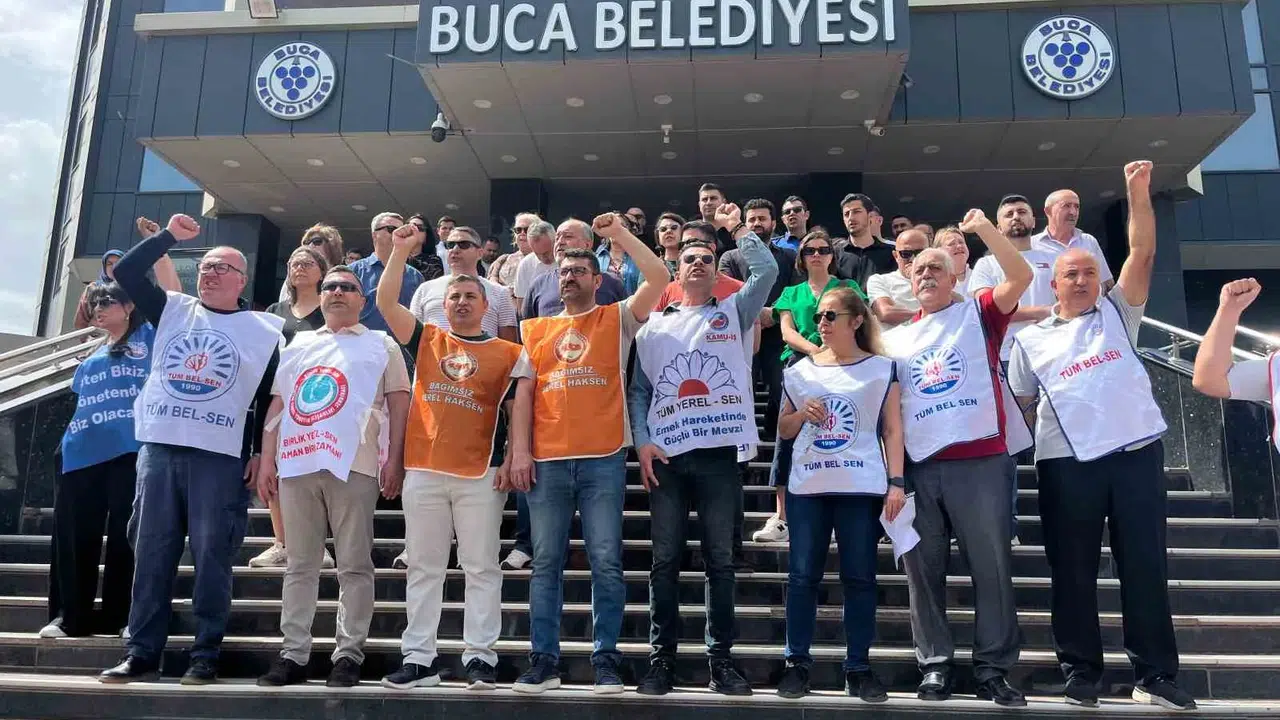 İzmir’de belediye koridorlarında tansiyon düşmüyor: Memurlar rotayı Özgür Özel’e çevirdi
